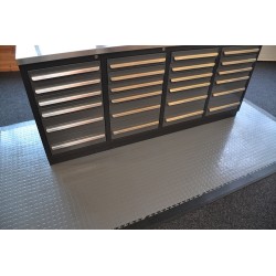 PVC kliktegel grijs 500 x 500 x 7 mm. - Industriële werkplaatstegel met ronde noppen