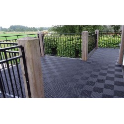 Open kliktegel groen 400 x 400 x 18 mm. - harde kunststof tegel met open structuur Open kliktegel groen 400 x 400 x 18 mm. - harde kunststof tegel met open structuur