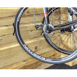 Fiets verticaal ophangen aan voorwiel aan wand of muur. Muurbeugel inklapbaar