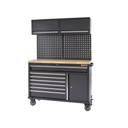 Verrijdbare werkbank met lades, gereedschapsbord, gereedschapskast en houten werkblad. Verrijdbare werkbank met lades, gereedschapsbord, gereedschapskast en houten werkblad.