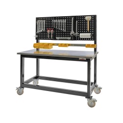 Werkbank op wielen met 160 x 70 cm. metalen blad. Werkbank op wielen met 160 x 70 cm. metalen blad.