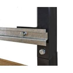 Werkbank op wielen met 160 x 70 cm. metalen blad. Werkbank op wielen met 160 x 70 cm. metalen blad.