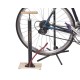 Nederlandse fietspomp – klassieke fietspomp - staal met houten voetplaat
