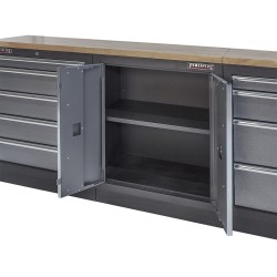 Complete Werkplaatsinrichting, werkbank houten blad, gereedschapskast, gereedschapsbord, 4 x hangkast,10 laden, 392 x 200 cm.